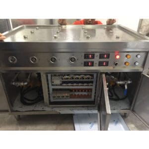 Integrated intelligent 12-hole steamer